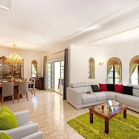 Villa In Gale Near Praia Manuel Lourenco