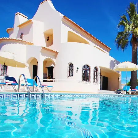 Villa In Gale Near Praia Manuel Lourenco וילה